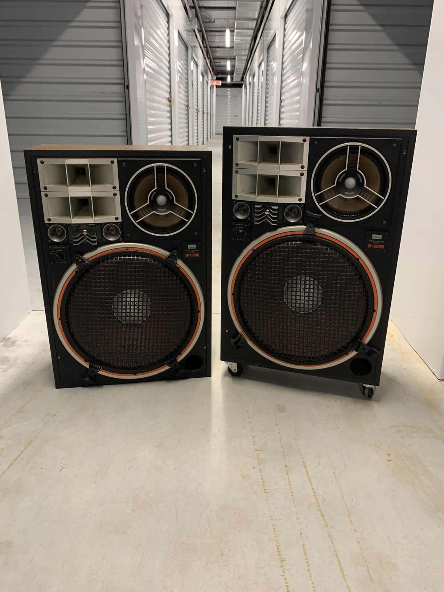 Two sets of DJ/Party Speakers 🔊 🔊