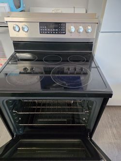 Frigidaire Gallery electric glass-top range