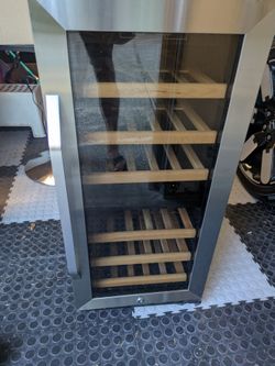 LANBO Dual-Zone Wine Cooler – Stainless Steel Glass Door – LW28D