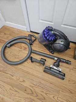 New Cond DYSON DC 50 VACUUM WITH ATTACHMENT  , AMAZING POWER SUCES   , 
