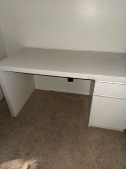 White working/nail/gaming desk
