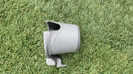 Gwagon cup holding