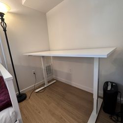 IKEA Trotten Desk Sit/ Stand & an office Chair 