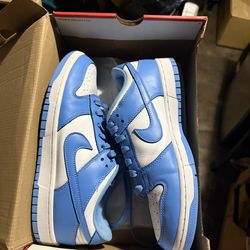 Nike dunk UNC size 10.5