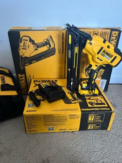 DEWALT DCN650D1 20V MAX XR 15 GA Angled Finish Nailer Kit