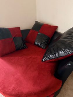 Round Swirl Couch only $100