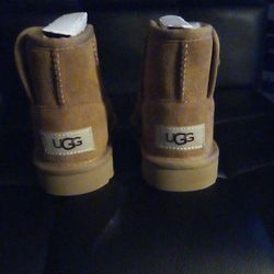 BRAND NEW UGGS FOR TODDLER - size 8