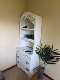 Bedroom Furniture. 3 dresser set.