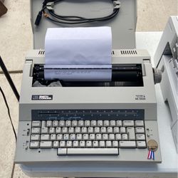 Electronic Typewriter Mint  Condition 