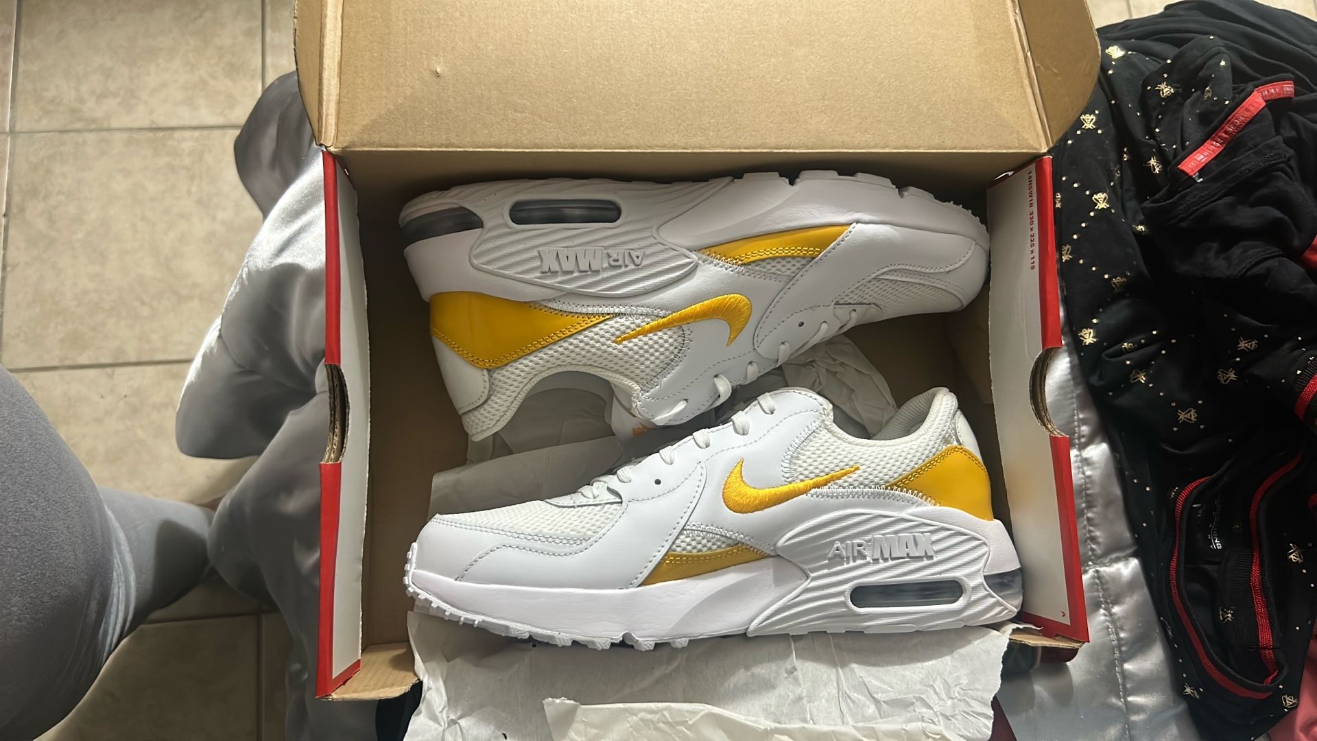 Yellow Nike Air max