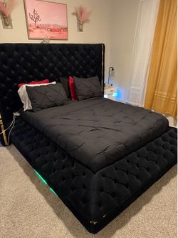 Diamond-tufted velvet platform queen