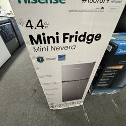 Hisense 4.4 Mini Fridge New In Box 
