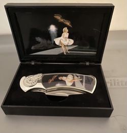 Marilyn Monroe Knife