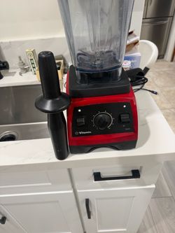 Vitamix blender 7500 with 64 oz container