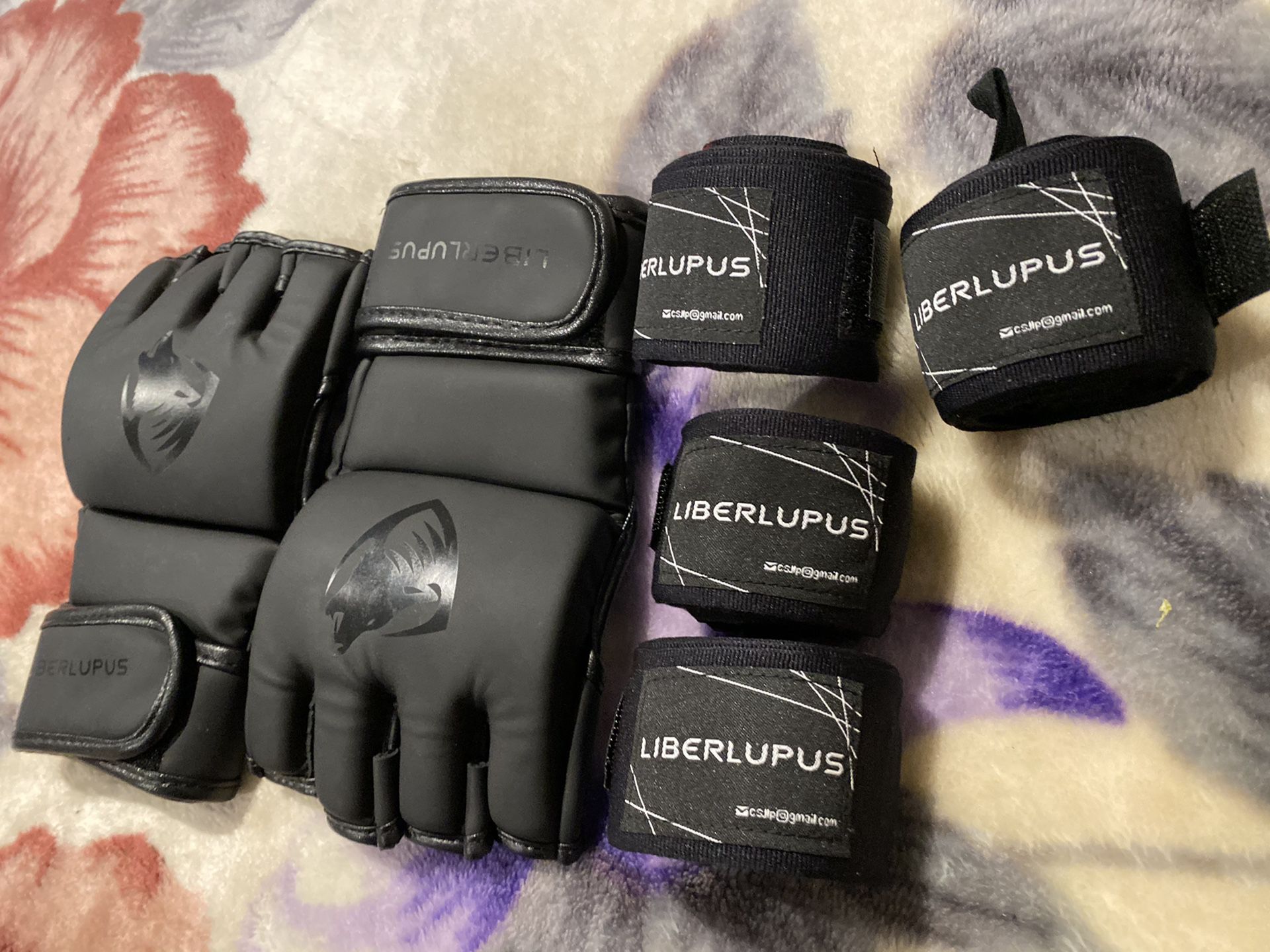 LIBERLUPUS UFC Boxing Gloves