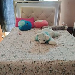 Bed Frame And Vanity 