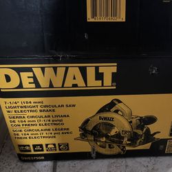 Dewalt 7 1/  lightweight circular saw with electric brake