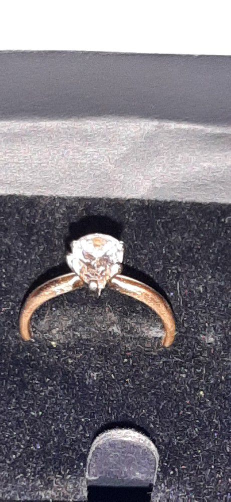 1 ct Pear-shaped Diamond Ring