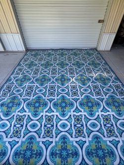 10’ x 13’ Indoor / Outdoor Rug - Like New