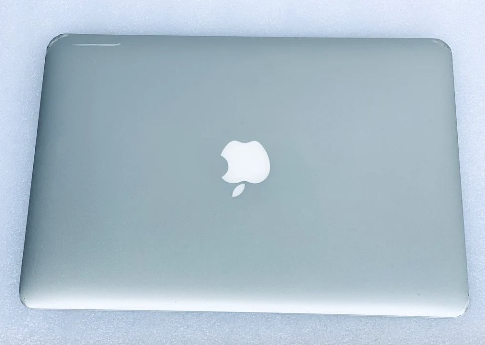 Nice Apple MacBook Air 13” 2015 A1466 4GB 121GB Flash Core i5 1.6GHz Grade C