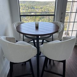 High-end Table And Chairs