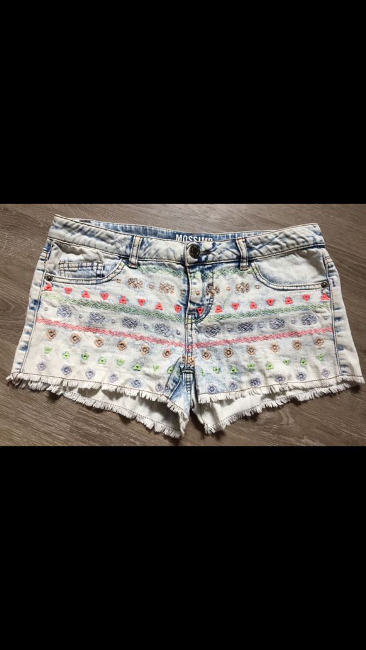 Women’s white wash jean fringe shorts embroidered 7