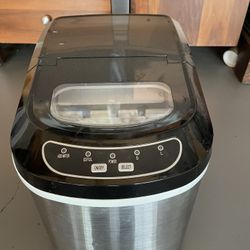 Magic Chef Ice Maker
