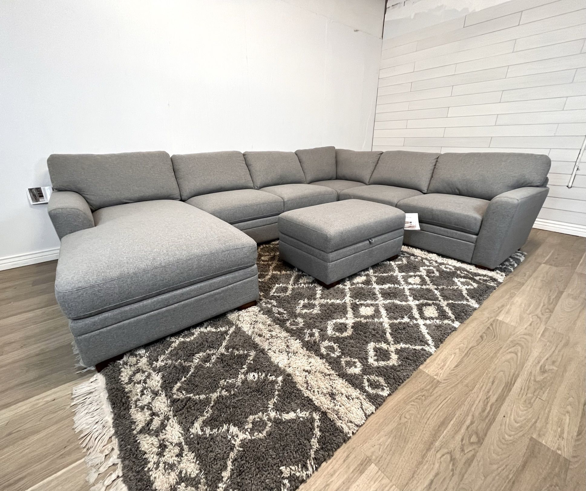 Thomasville Sectional Couch - Free Delivery