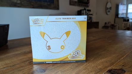 Pokemon 30th Anniversary Elite Trainer Box