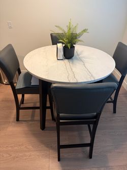 Dinning room table