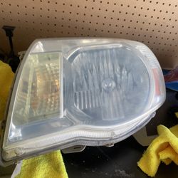 2007  Toyota Tacoma Front Left Headlight