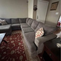BEAUTIFUL L SHAPED SECTIONAL SOFA