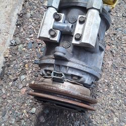 Good Used AC Compressor  1985 Ford Pickup 351w May Fit Other Years? 35th Ave And McDowell Phx 