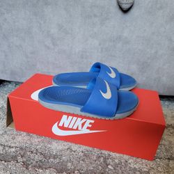 Kids nike slides sz 11 C