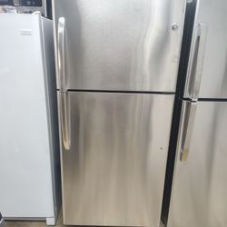 GE Stainless Steel 19"cuft With Ice Maker Machine In Excellent Working Condition 