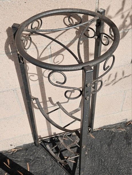 OUTDOOR TABLE PLANT HOLDER