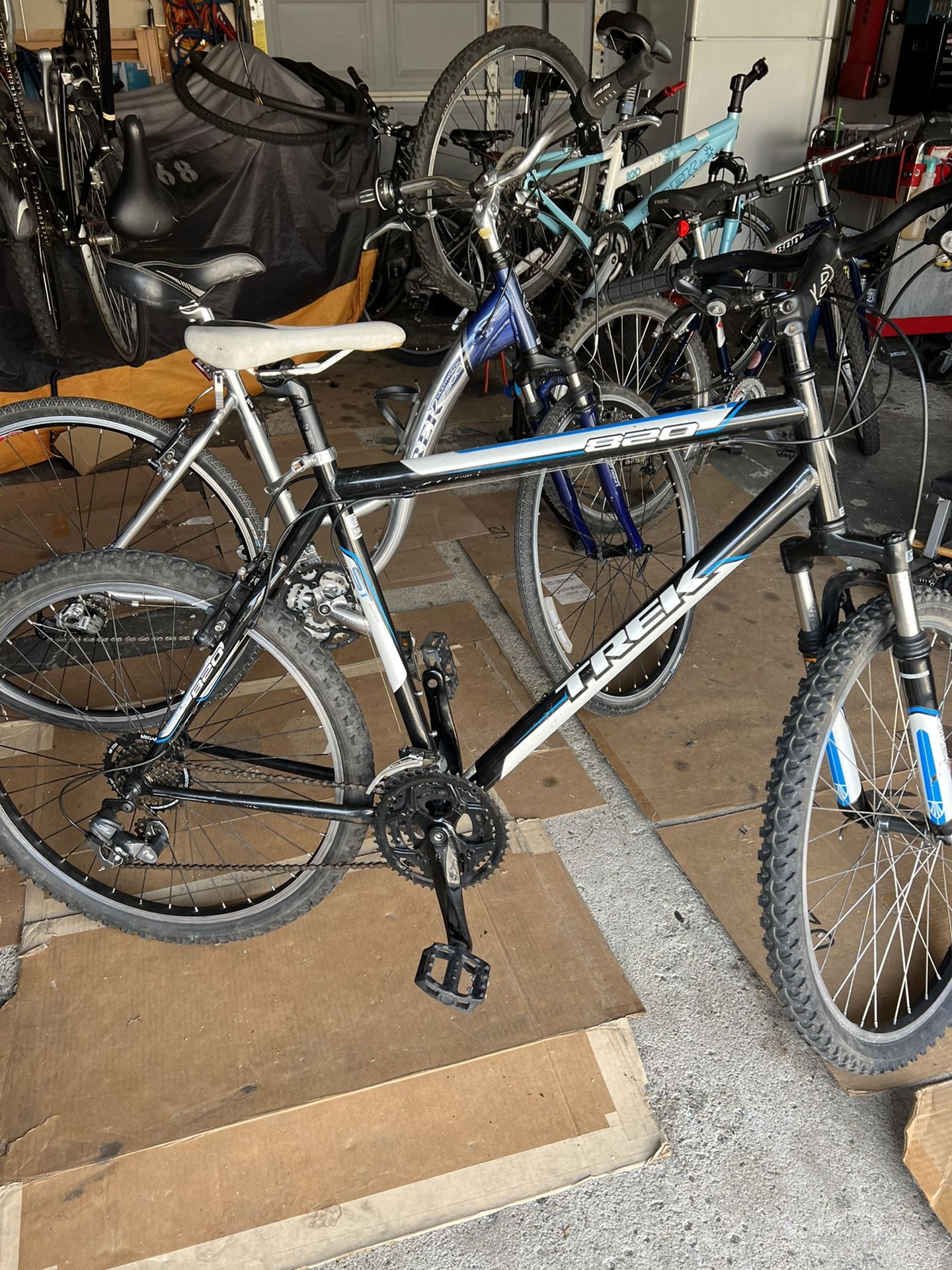 Trek  820