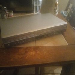 2004 DvD And VHS Player 