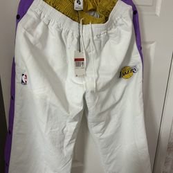 Pants De Broches A Los Lados , Es Nuevo Pero Está Sucio De La Parte De Abajo