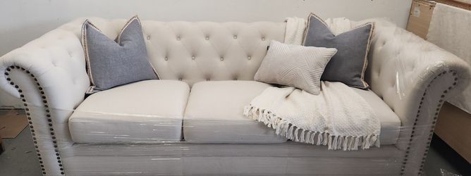 Classic Chesterfield-style Sofa