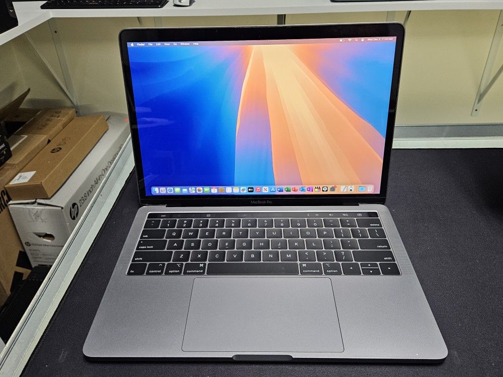 Apple Macbook Pro 13" Core I5 Laptop Touchbar