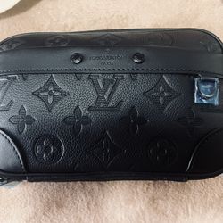 Louis Vuitton Alpha Wearable Wallet