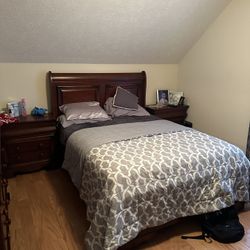 Bed Set which includes a Dresser and 2 Nightstands