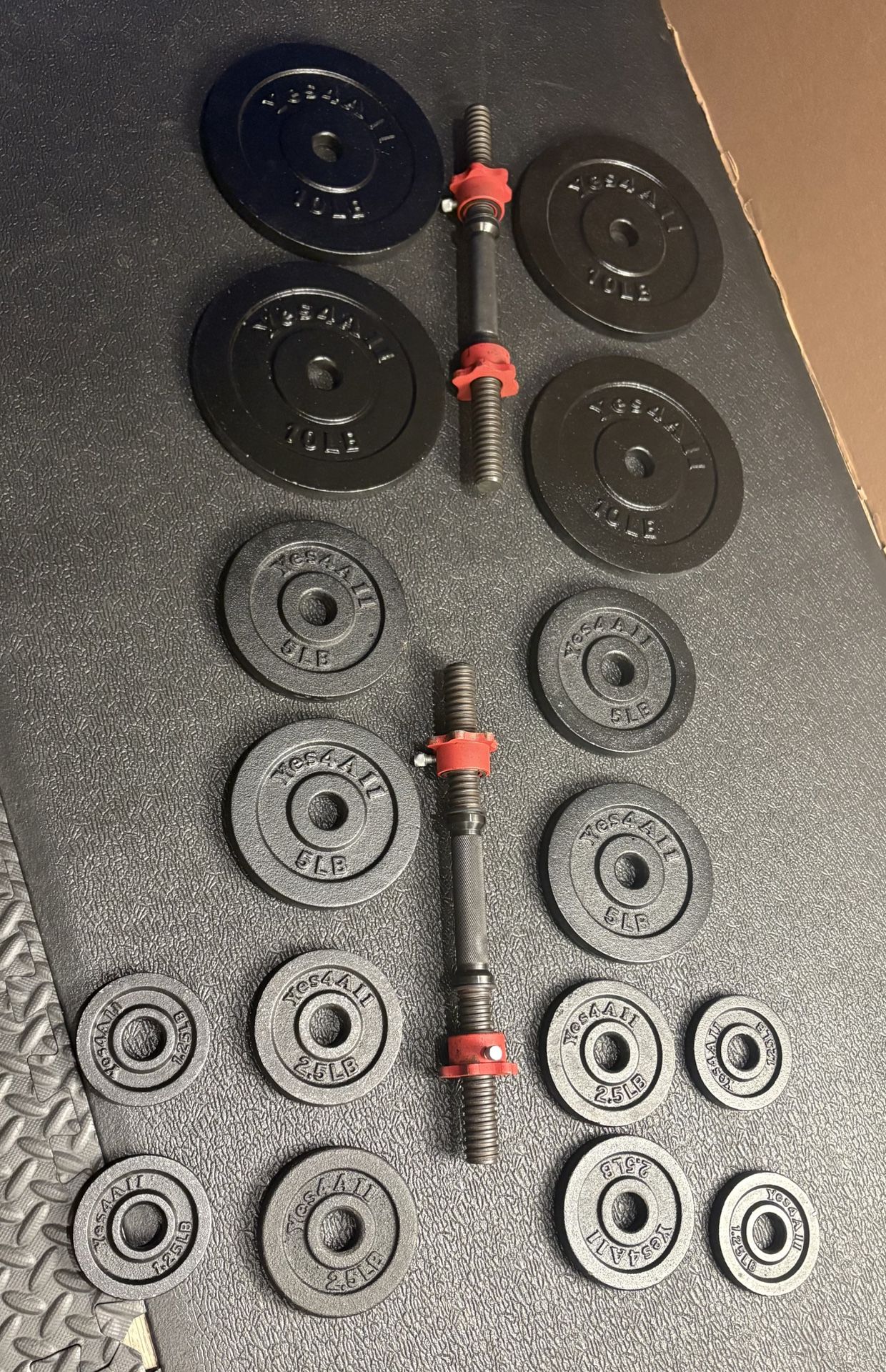 Dumbbells Standard. BEAUTIFUL, with Red Dumbbell Bars with 100# loading capacity. Brute: 88 #