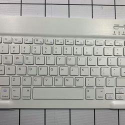 Bluetooth Rechargeable Wireless Keyboard for iPad or smartphone- white