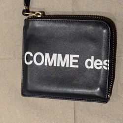 COMME DES GARCONS Huge Logo Wallet in Black