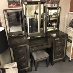 Clearance Vanity Set With Stool 