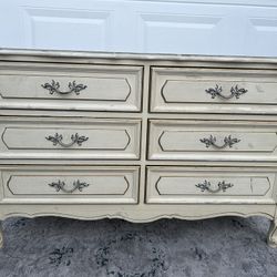 ✅Henry Link Vintage French Provincial Dresser/Credenza