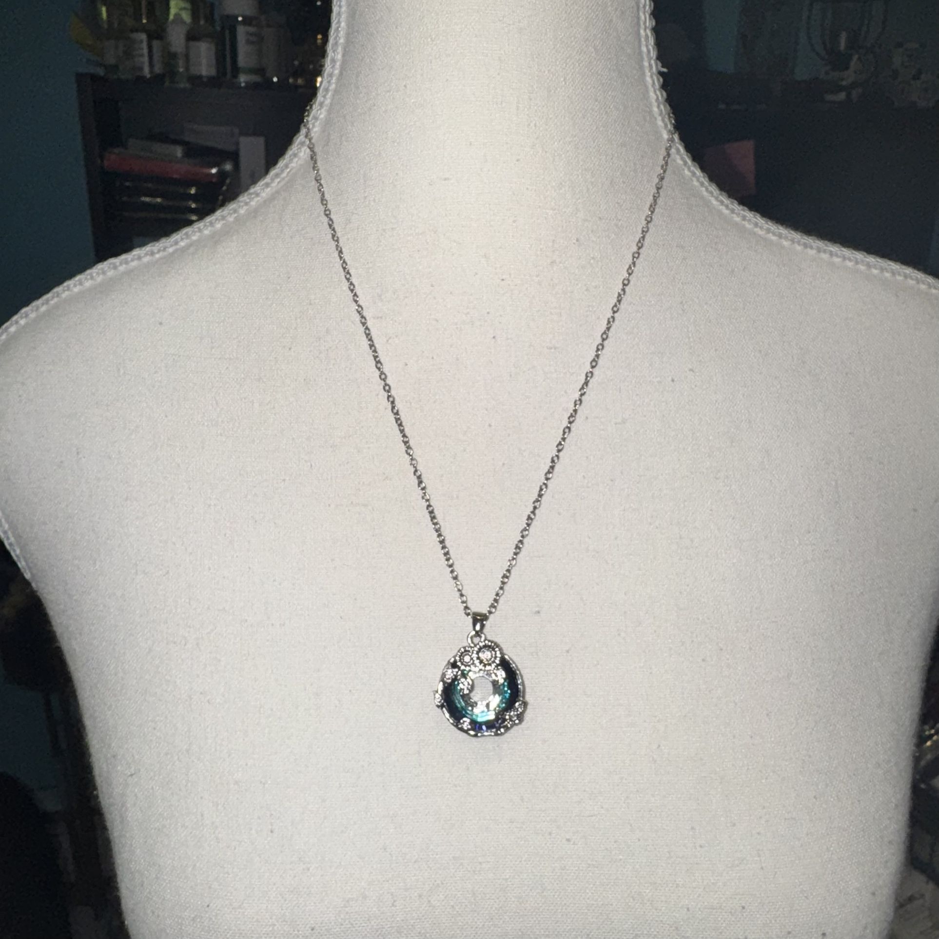 Floral Pendant Necklace