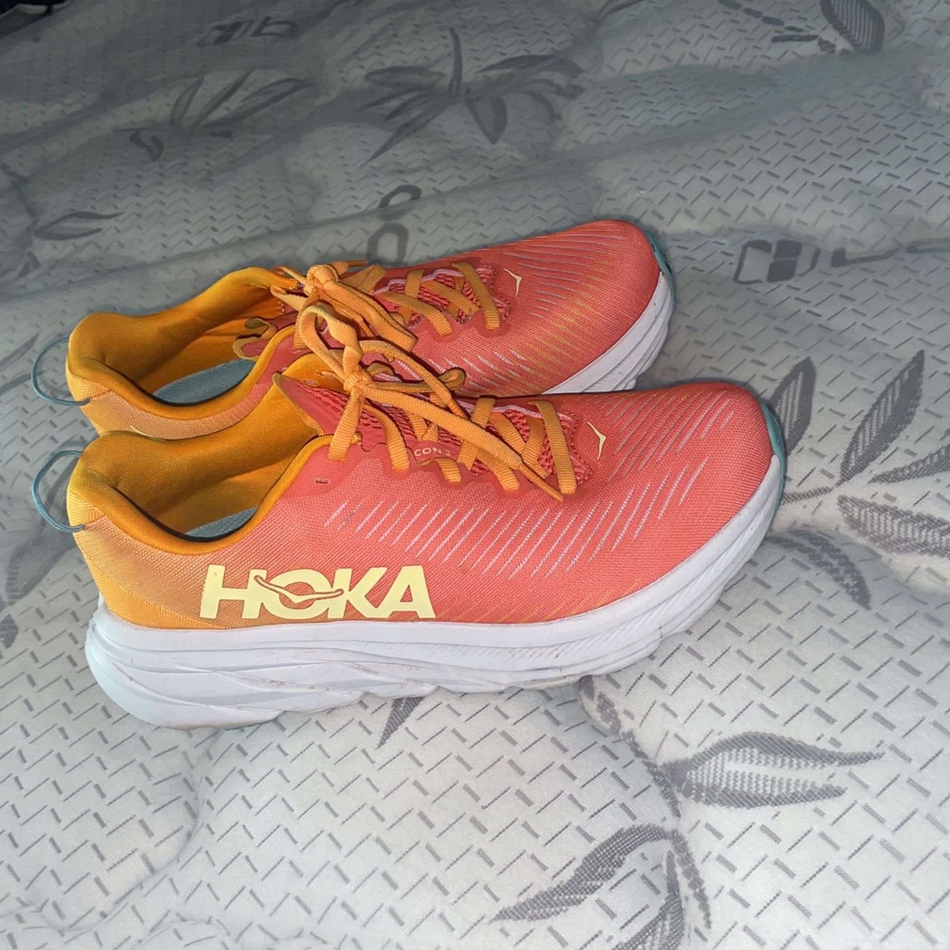 Hokas